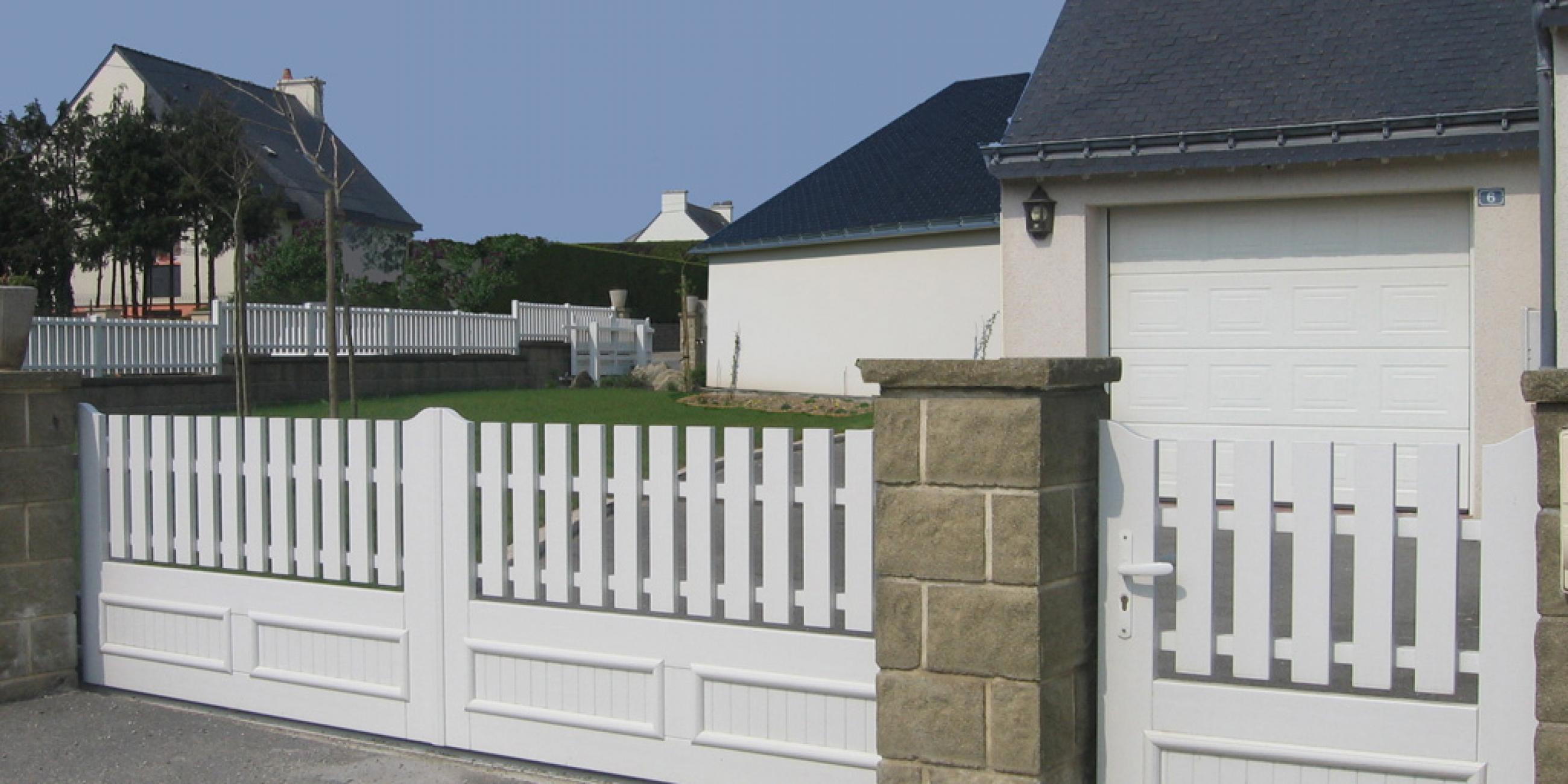 Portail avec portillon PVC