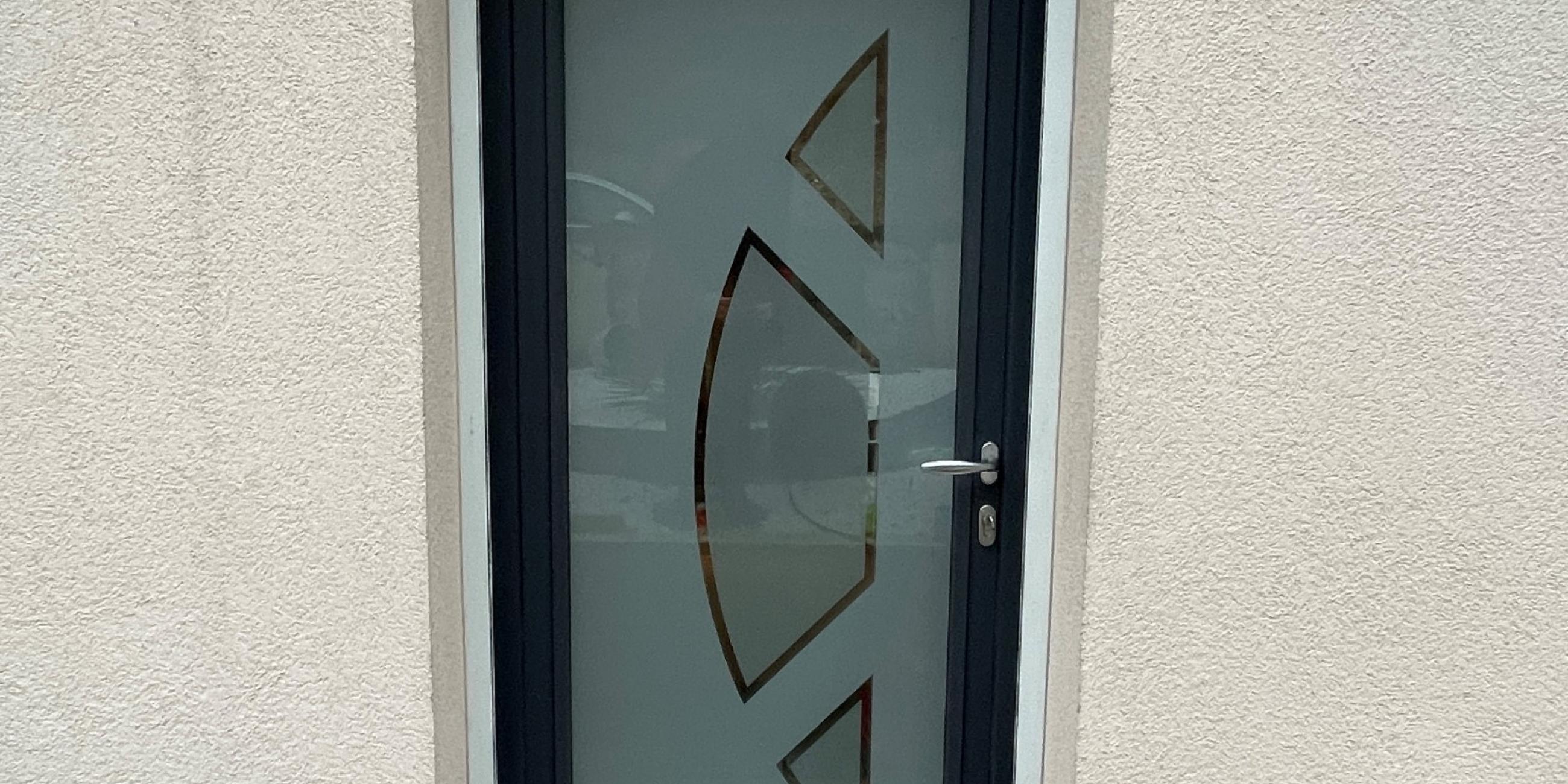 Porte d'entrée PVC vitrée