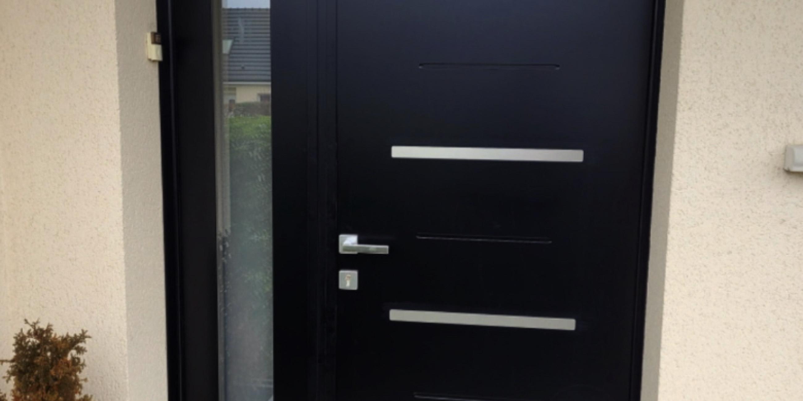 Porte d'entrée aluminium gris