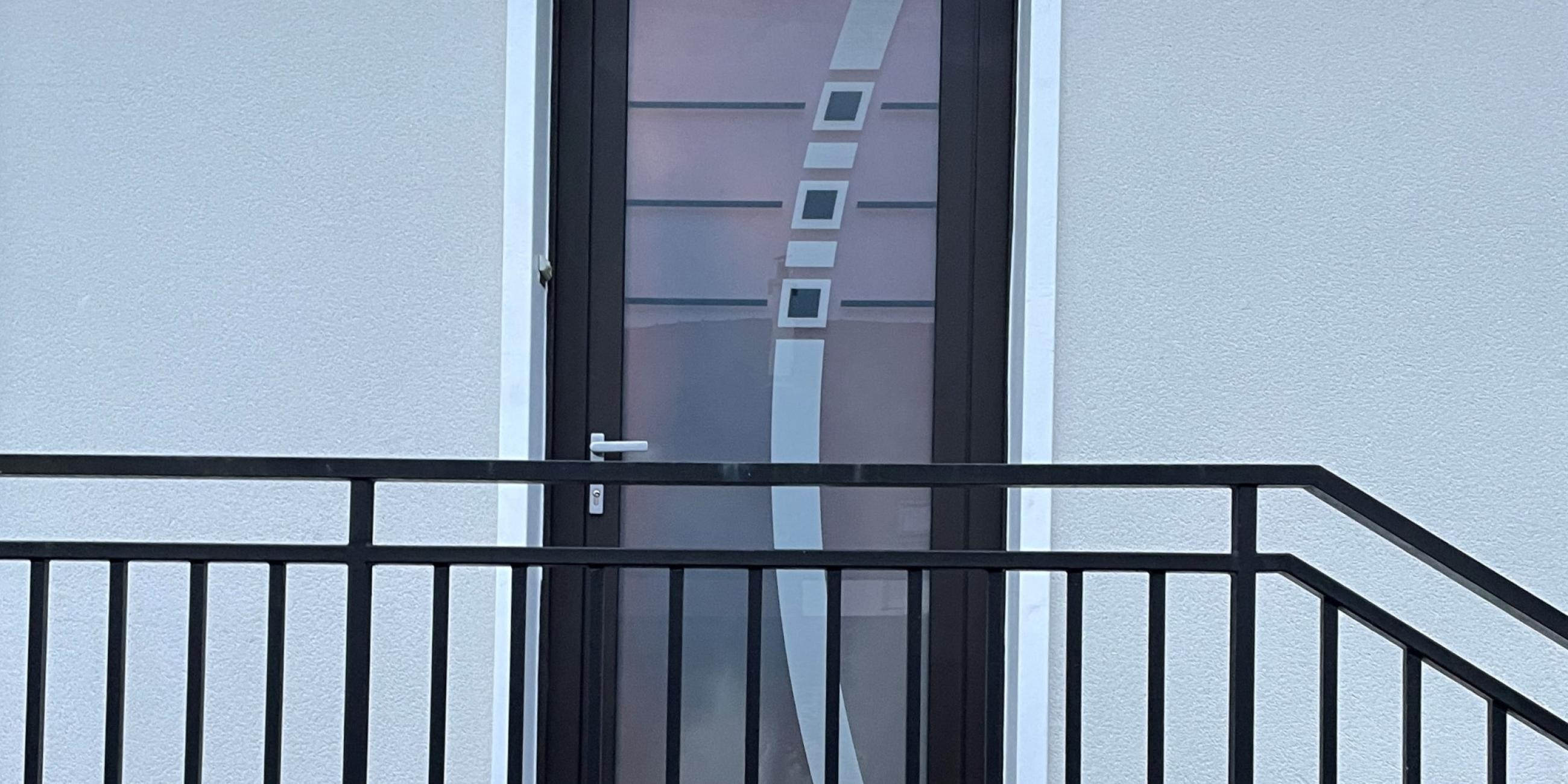 Porte d'entrée aluminium vitrée