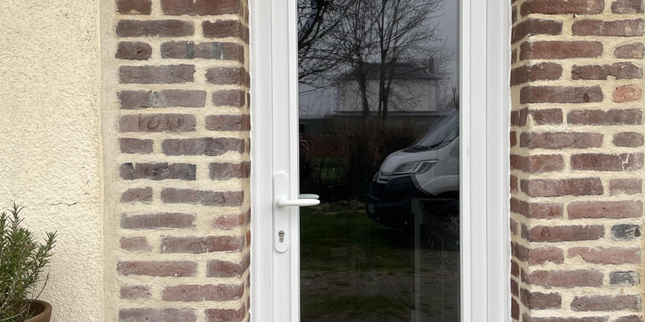 Porte d'entrée PVC blanc