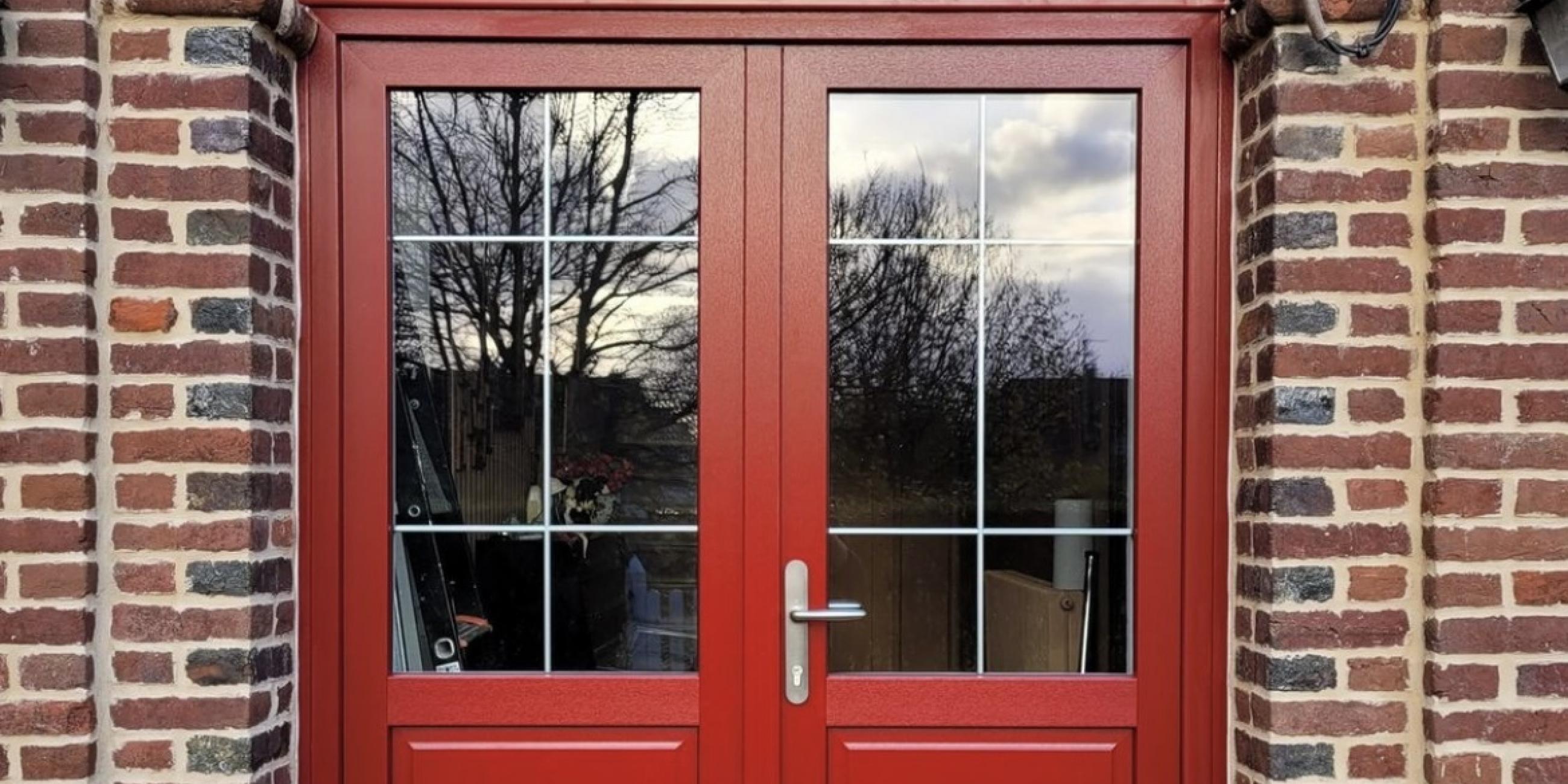 Porte d'entrée PVC rouge
